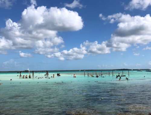 Bacalar und seine Lagune der sieben Farben.